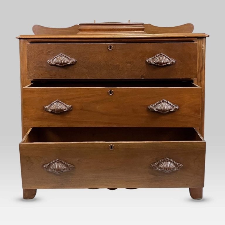 Late 19th-Century Walnut Chest - 3