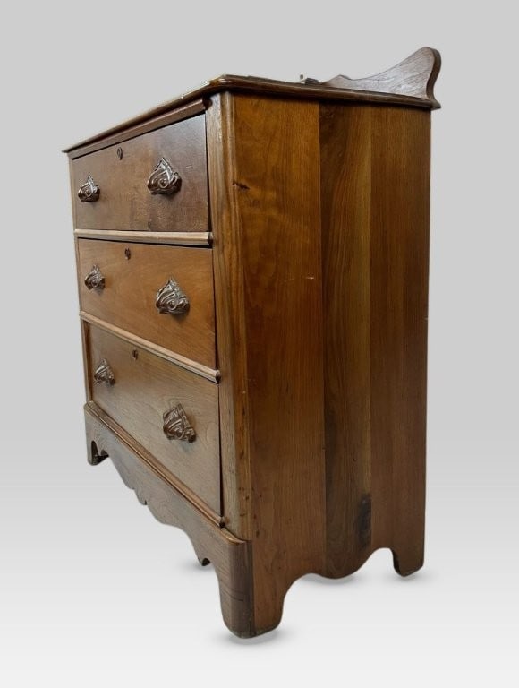 Late 19th-Century Walnut Chest - 5