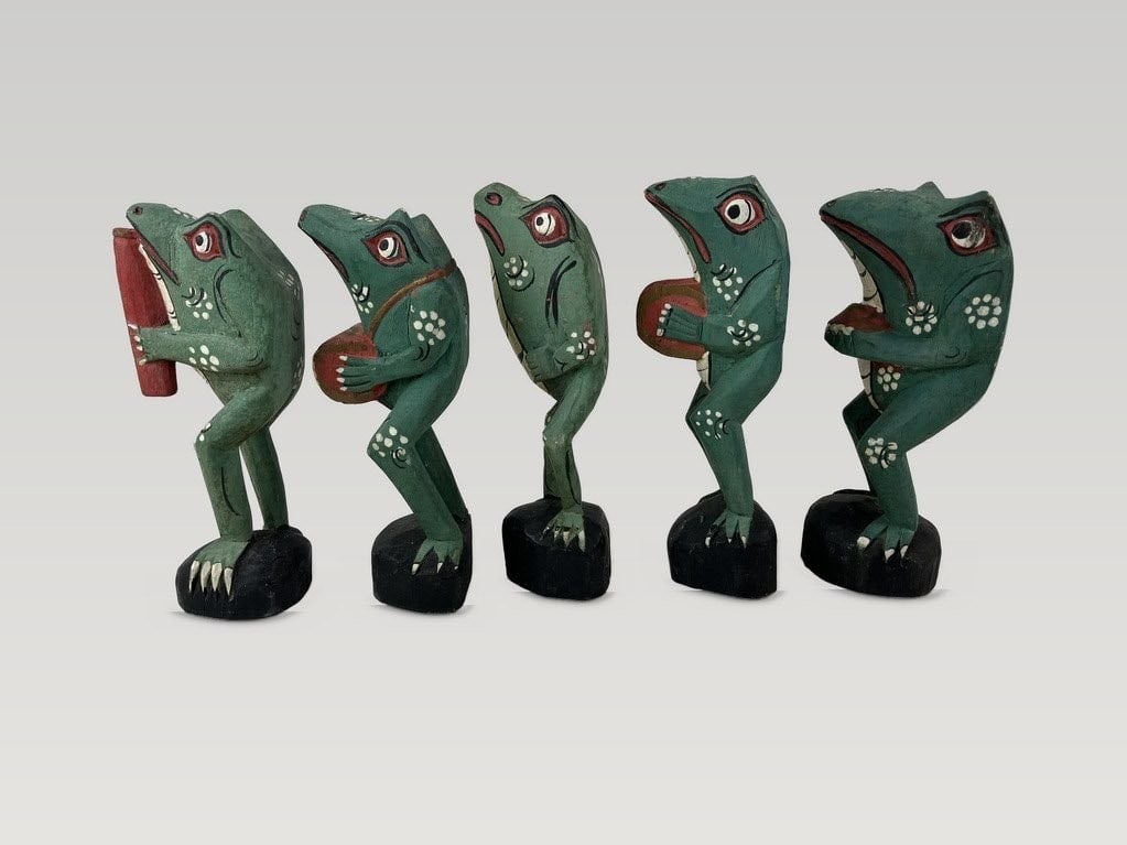 Folk Art Polychromed Frog Musicians - 3