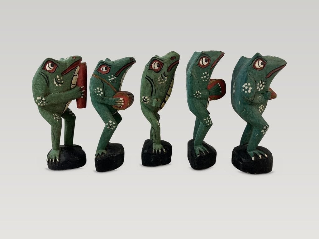 Folk Art Polychromed Frog Musicians - 5