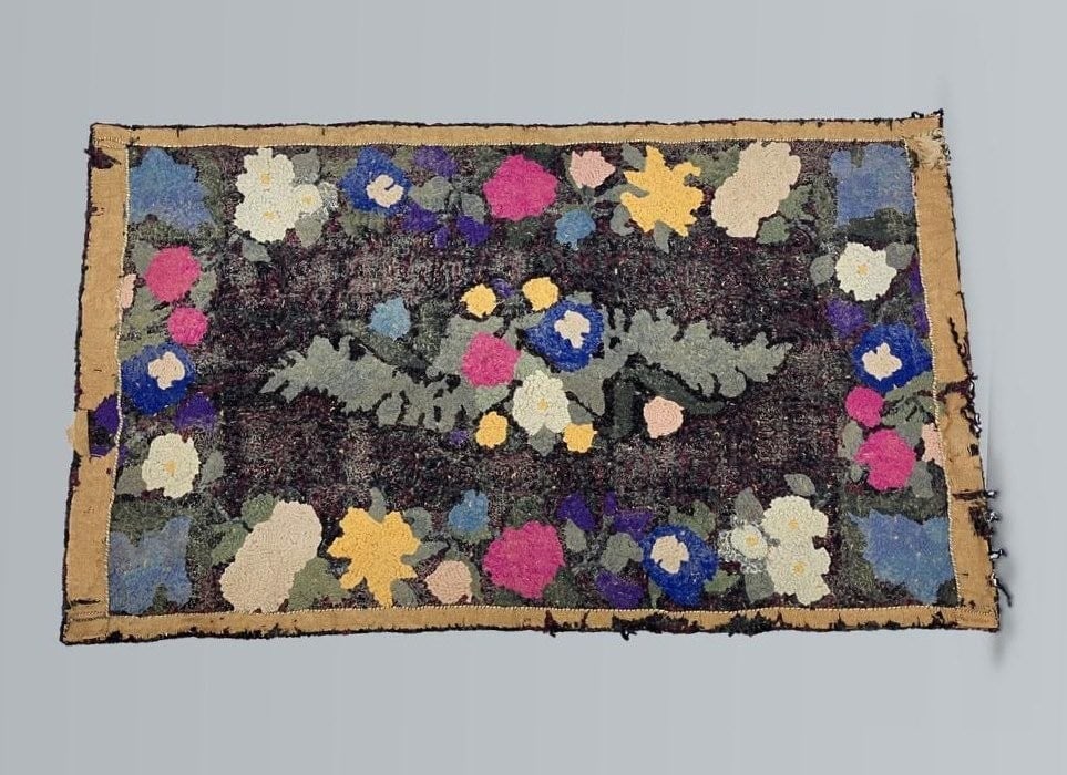 Folk Art Hand-Hooked Floral Rug - 4