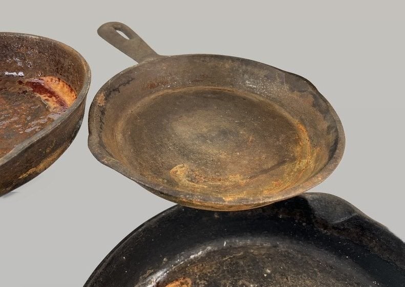 Cast Iron Cooking Pans - 4
