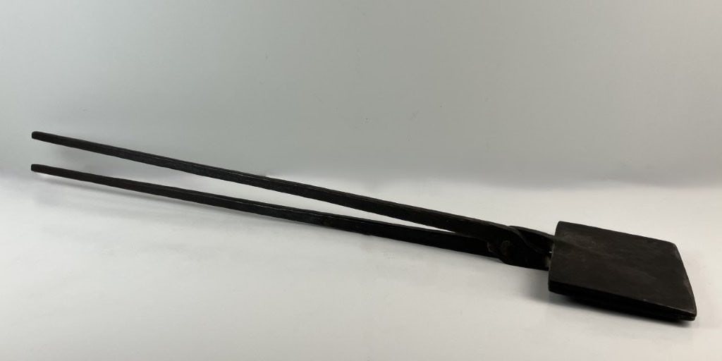 1817 Cast and Wrought Iron Hearth Waffle Iron - 4