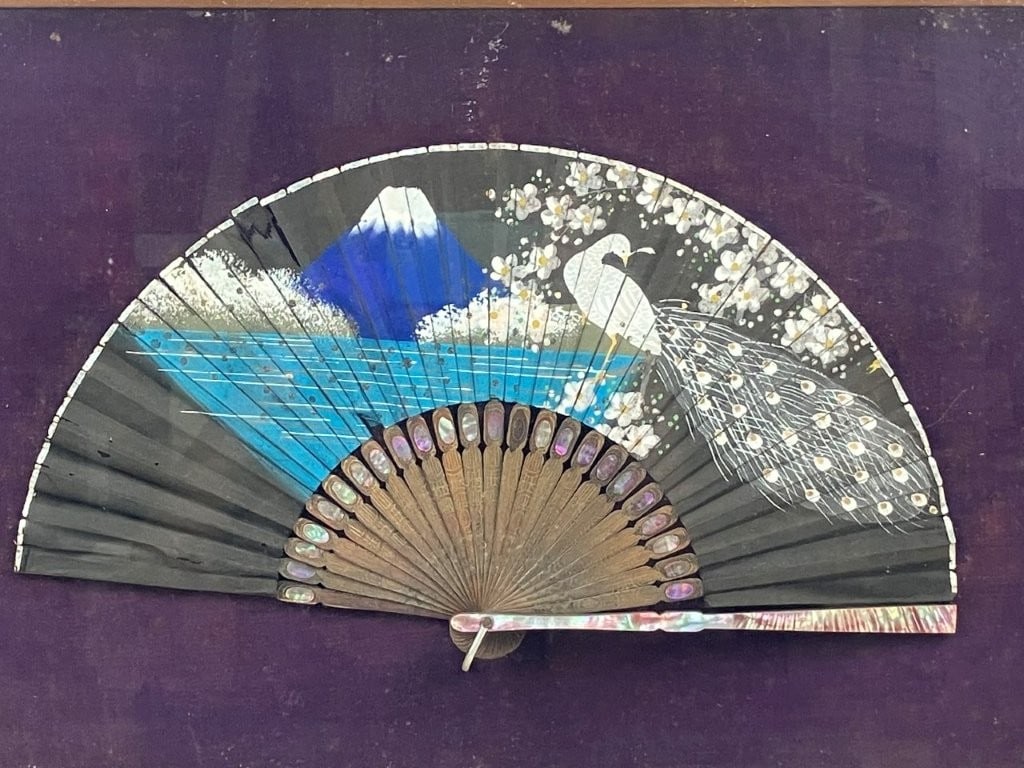 Chinese Peacock Painted Abalone Fan - 2