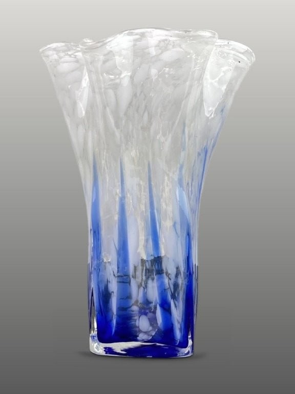 Handkerchief Art Glass Vase - 3