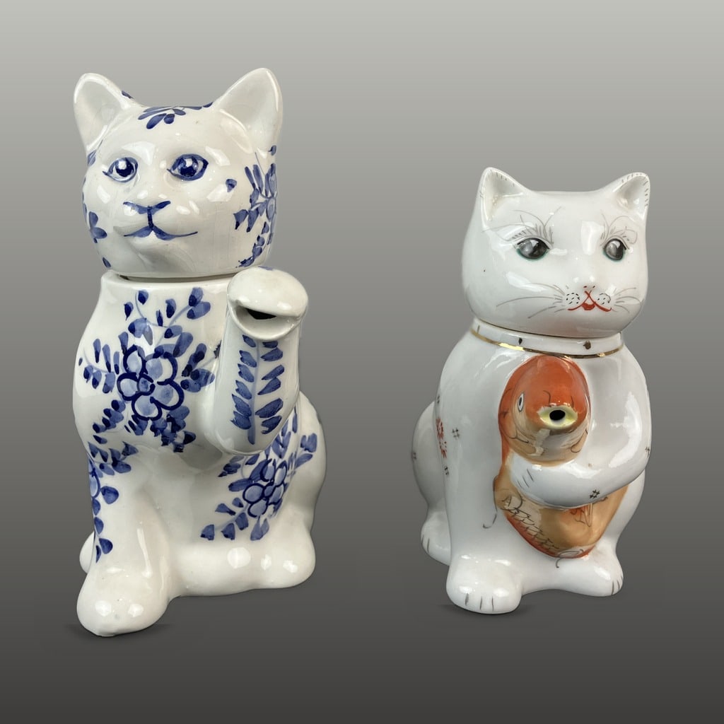 Pair of Japanese Porcelain Cat Teapots - 2