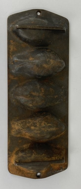 Lodge Cast Iron Fish Mold Pan - 4