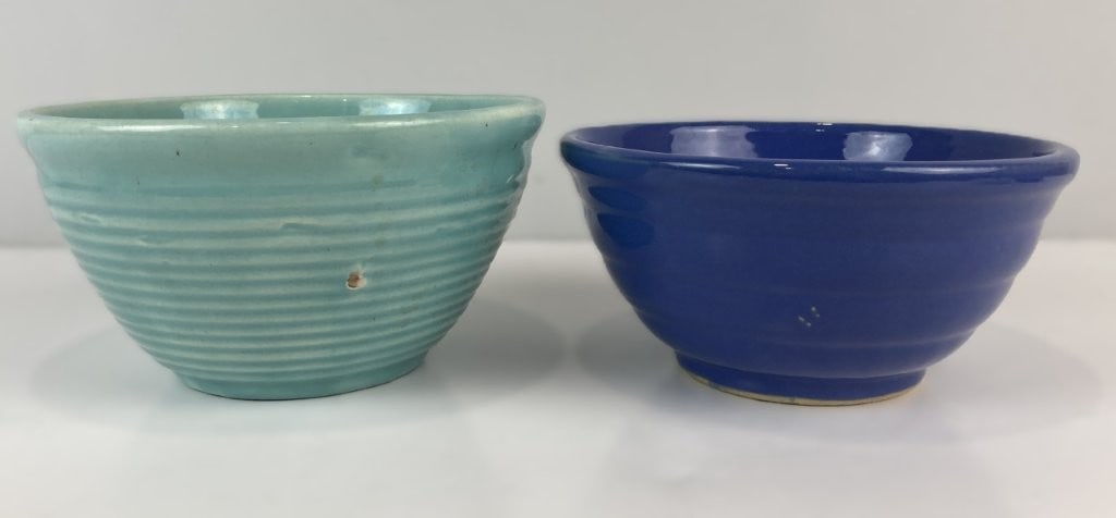 Bauer Pottery Ringware Mixing Bowls: Two ceramic mixing bowls are attributed to the celebrated Bauer Pottery, featuring the iconic Ringware concentric relief design. The duo includes a vibrant turquoise bowl and a rich cobalt blue bowl,