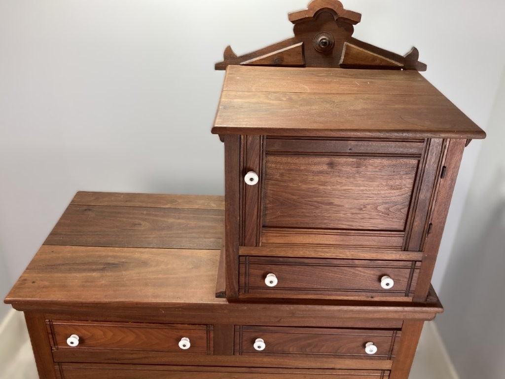 Southern Eastlake Mahogany Gentleman's Chest - 2