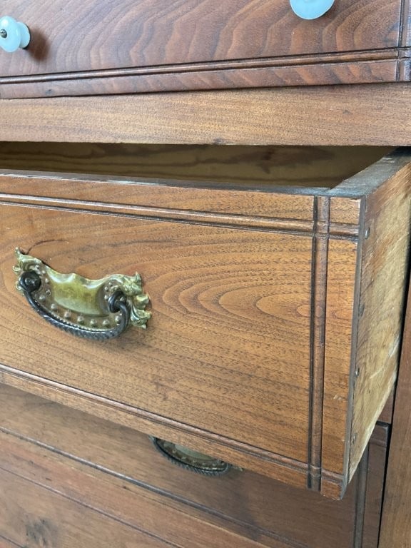Southern Eastlake Mahogany Gentleman's Chest - 4