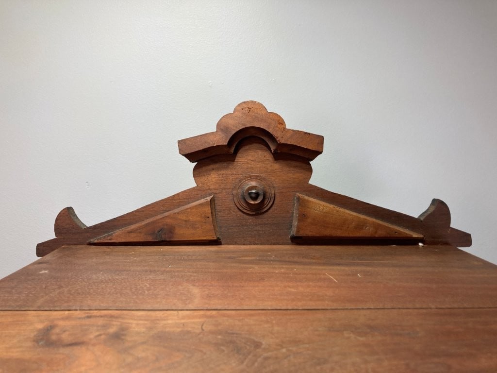 Southern Eastlake Mahogany Gentleman's Chest - 7