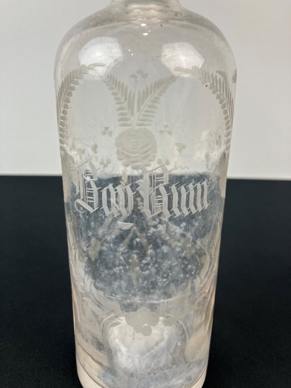 19th-Century Etched Glass Cologne Decanter - 2