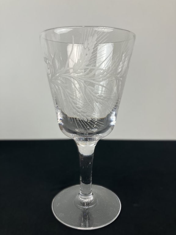 Set of Six Tudor Etched Crystal Wine Glasses - 4