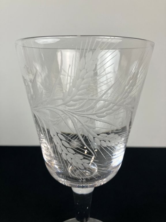 Set of Six Tudor Etched Crystal Wine Glasses - 5