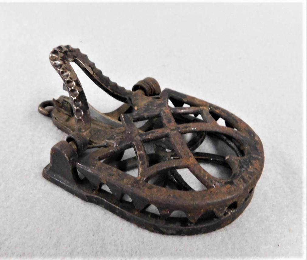 Rare Early Royal No. 1 Iron Mouse Trap: Rare Early Ornate Iron Mouse Trap Marked Royal No. 1 w/Pat. Date Nov. 4 1879 in VG Cond. - 3 1/2in. L.x 2 1/4in.W.