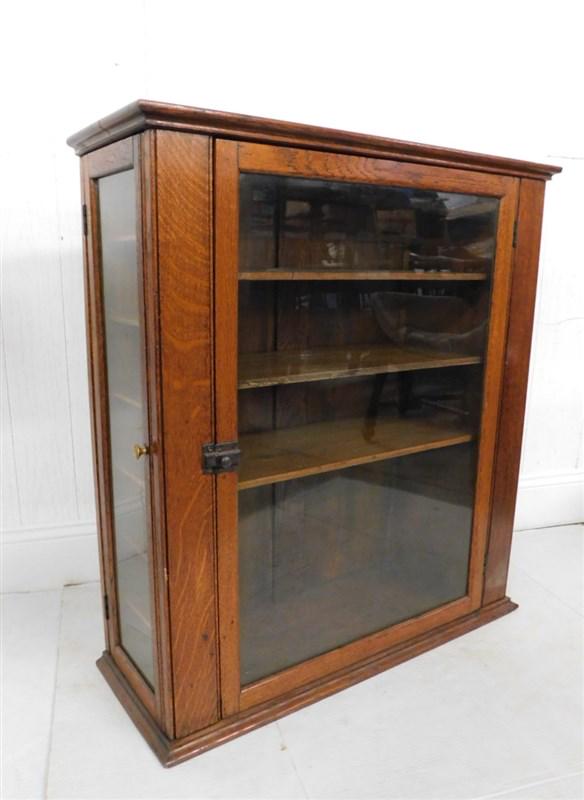Unique Oak Wall Hanging Cabinet: Unique Oak Wall Hanging Cabinet w/ 3 Doors, One in Front, 2 Smaller on Sides in VG.Cond. - 27in.W.x 10in.D. x 30in.H.