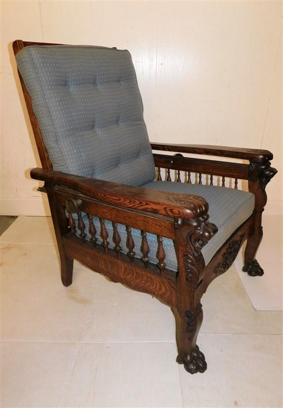 Carved Oak Morris Chair w/Lion's Heads: Carved Oak Morris Chair w/Lion's Heads & Clw. Ft. w/Knob Adjustment Back in VG Cond.