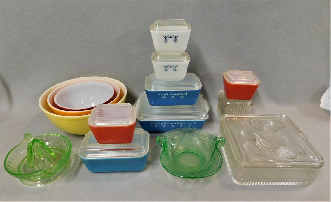 Lg. Lot of Vintage Pyrex: Lg. Lot of Vintage Pyrex incl. Nest of 3 Bowls, Refrigerator Pcs., 2 Pcs. Green Depression in Gd. Cond.