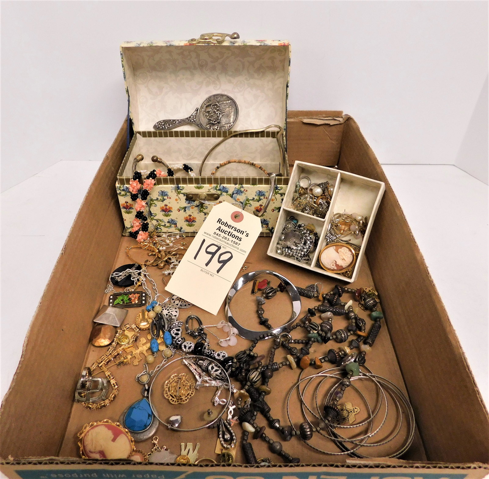 Lg. Lot of Costume Jewelry: Lg. Lot of Costume Jewelry incl. Rings, Braclets, Necklaces, etc. in Gd. Cond.