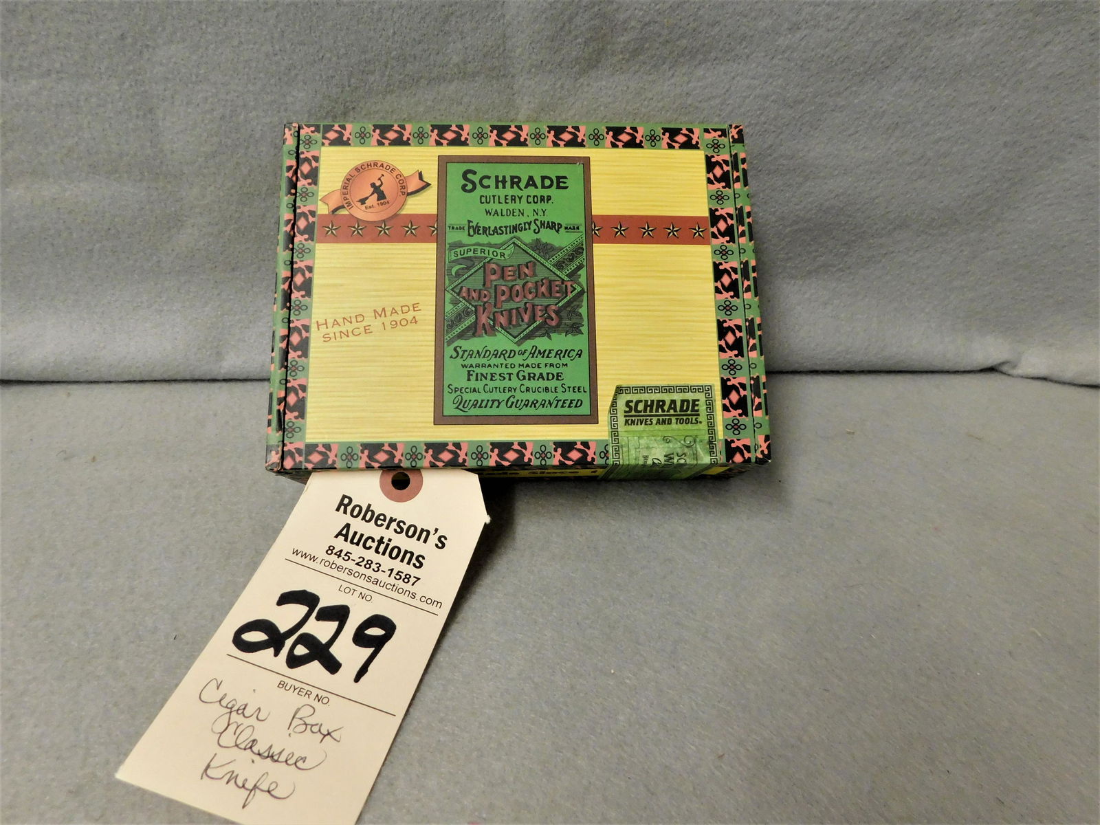 Schrade "Cigar Box" Pocker Knive (1 of 2)