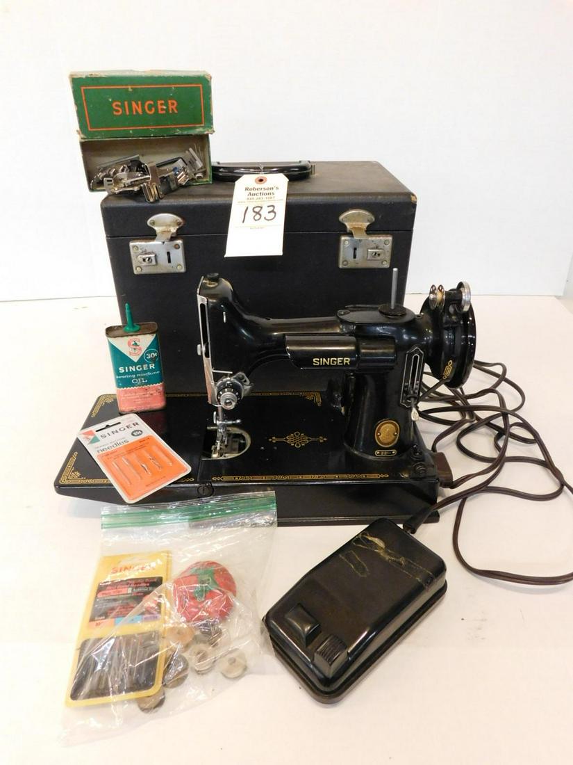 Singer Featherweight Sewing Machine: Singer Featherweight Sewing Machine with Accessories in Working Cond. (Missing Pressure Foot Plate)