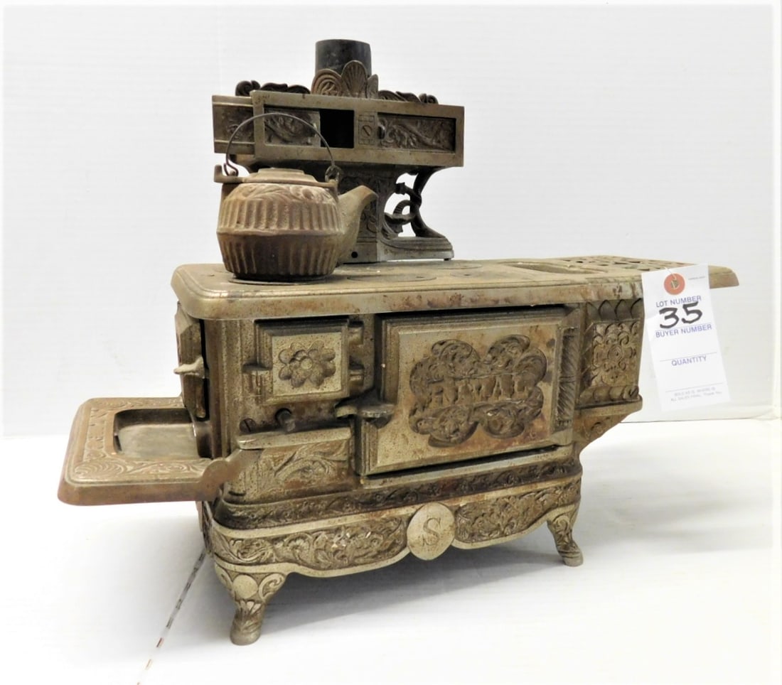 Iron "Rival" Salesman Sample Cook Stove (1 of 4)
