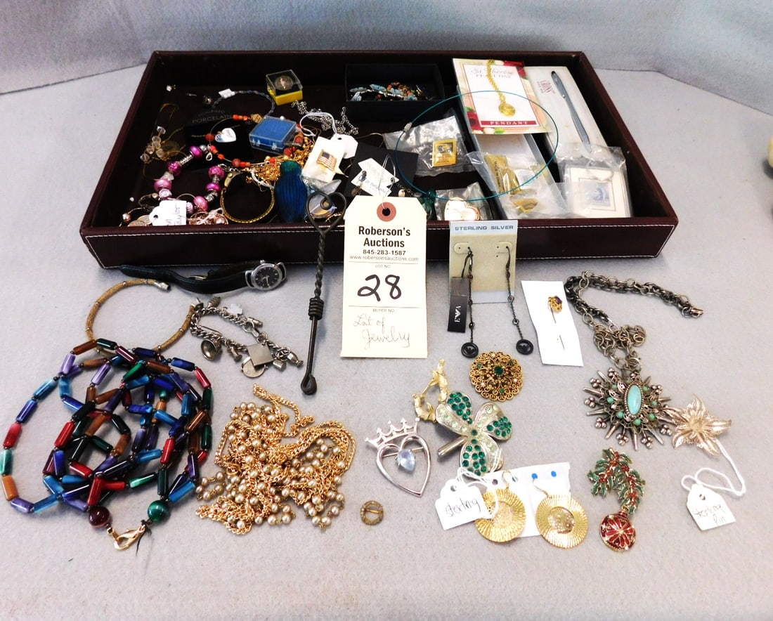 Lg. Lot of Jewerly Incl. Some Sterling (1 of 5)