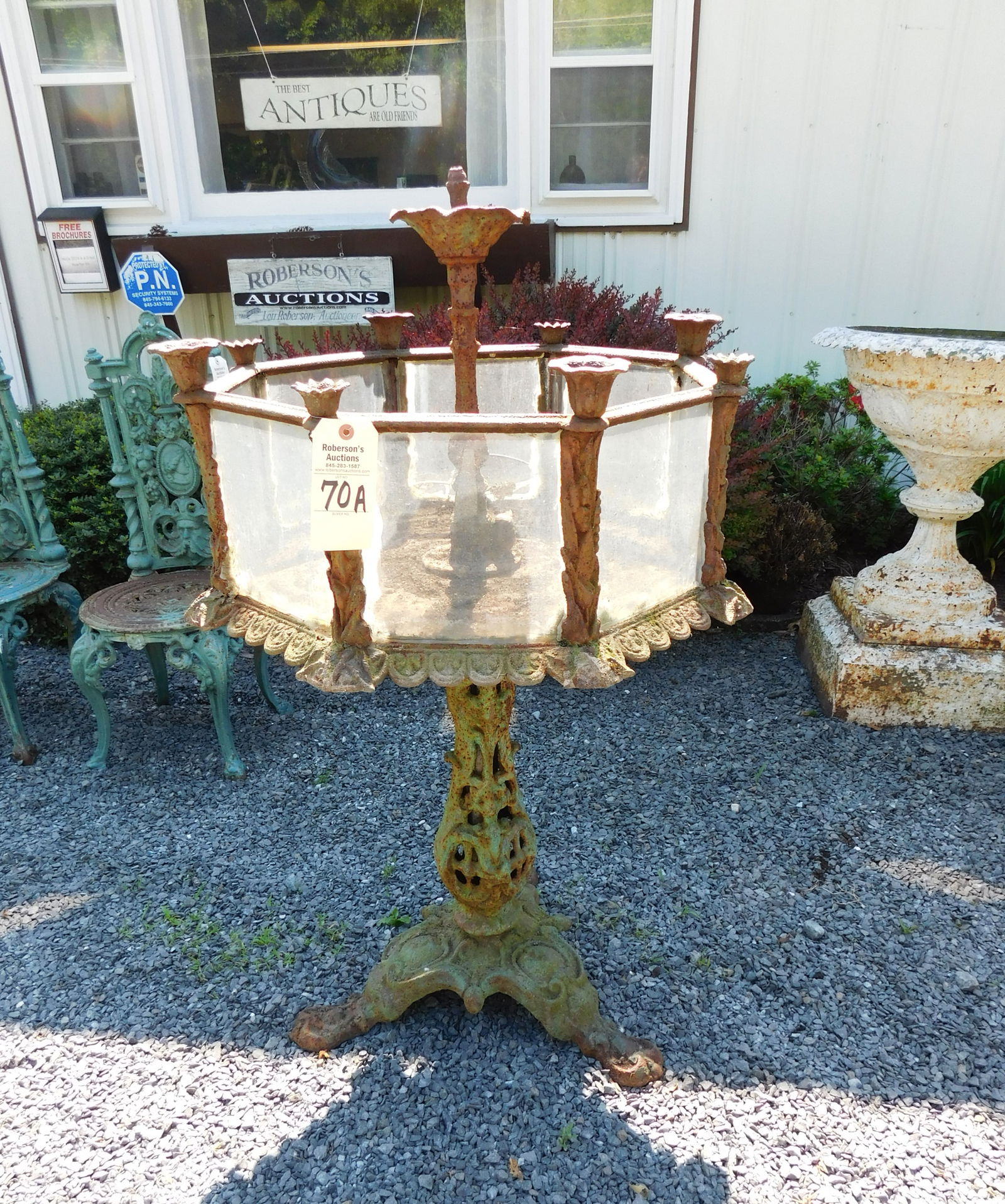 Fisk Cast Iron Aquarium (1 of 3)