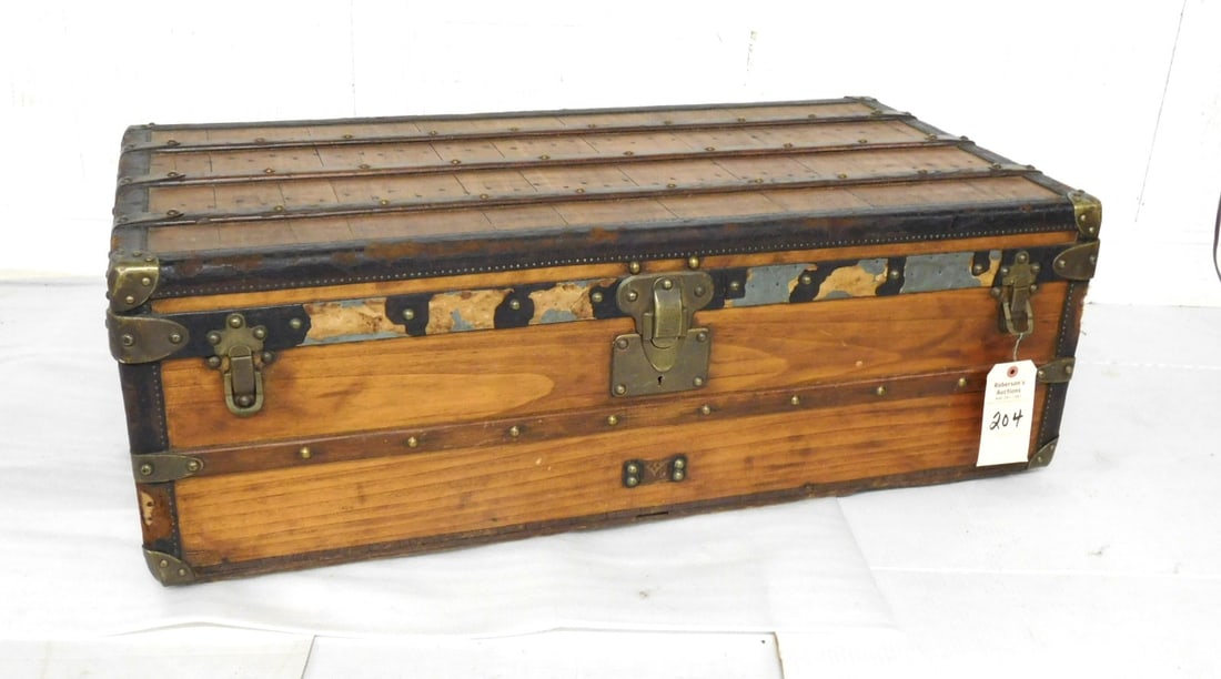 'Louis Vuitton" Trunk (1 of 9)