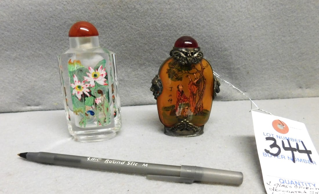 2 Decorated Oriental Snuff Bottles (1 of 5)