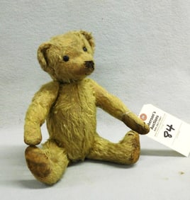 14"H Very Early Humpback Jtd. Teddy Bear