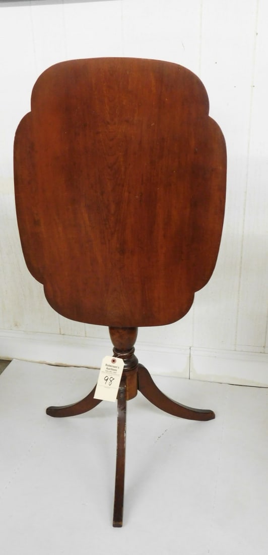 Mahognay Tilt Top Candlestand: Mahognay Tilt Top Candlestand in Gd Cond. - 19" x 25" (42 1/2"H Tilted) (Table Hght. 28"H)