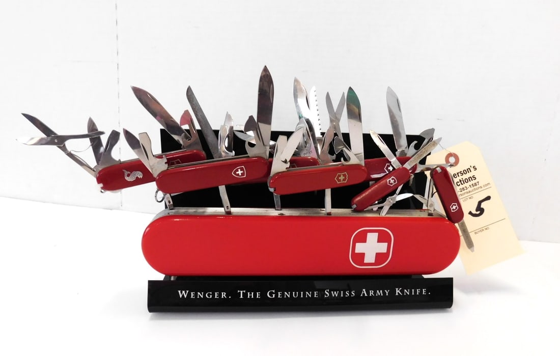 Wenger Swiss Army Knife Set: Wenger Swiss Army Knife Set w/7 Knife in VG Cond. - 11"W x 3 1/4"D x 6"H