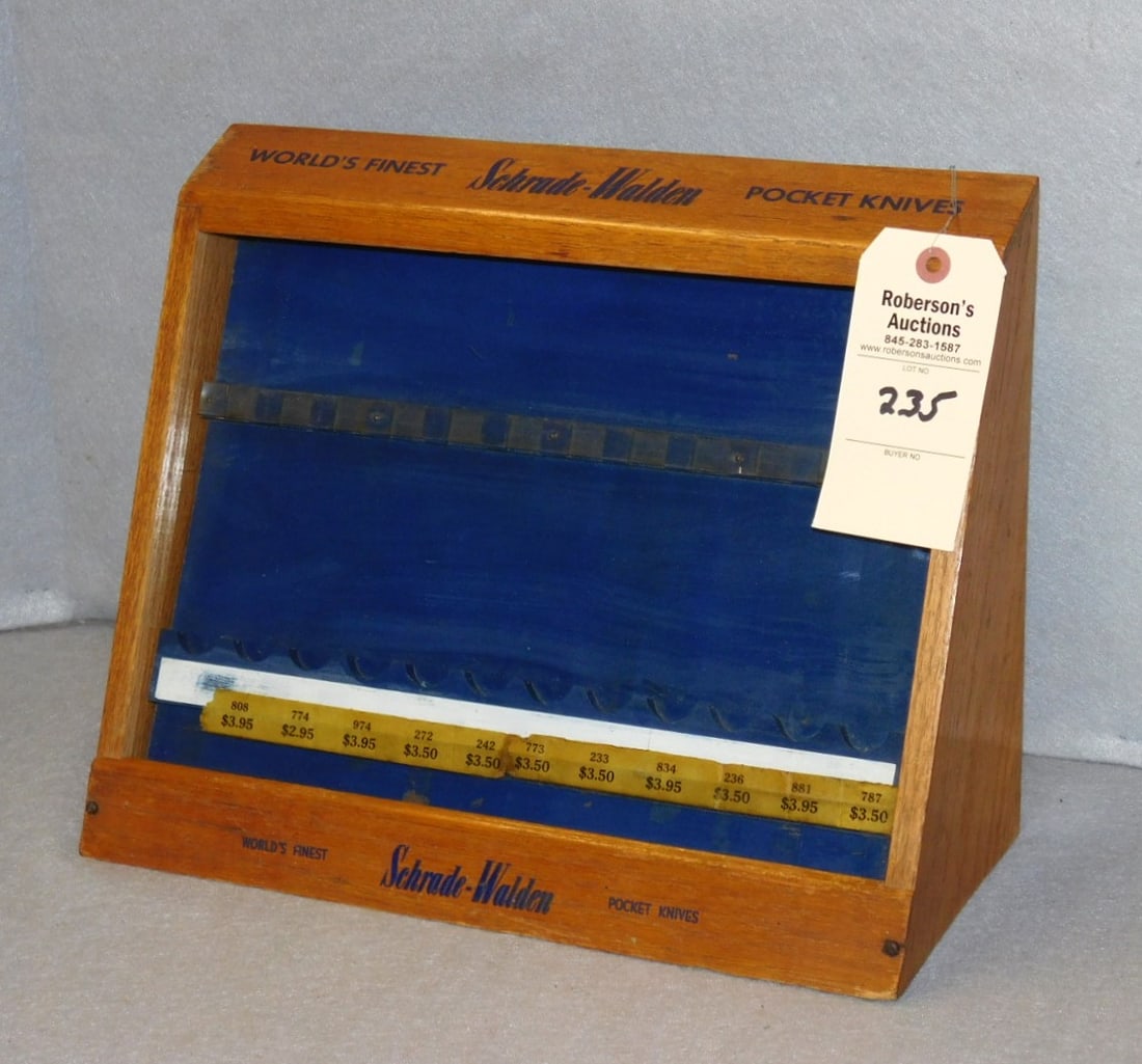 Schrade Walden Counter Top Display (1 of 3)