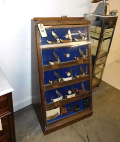 Schrade Standing Display Case w/11 Knives