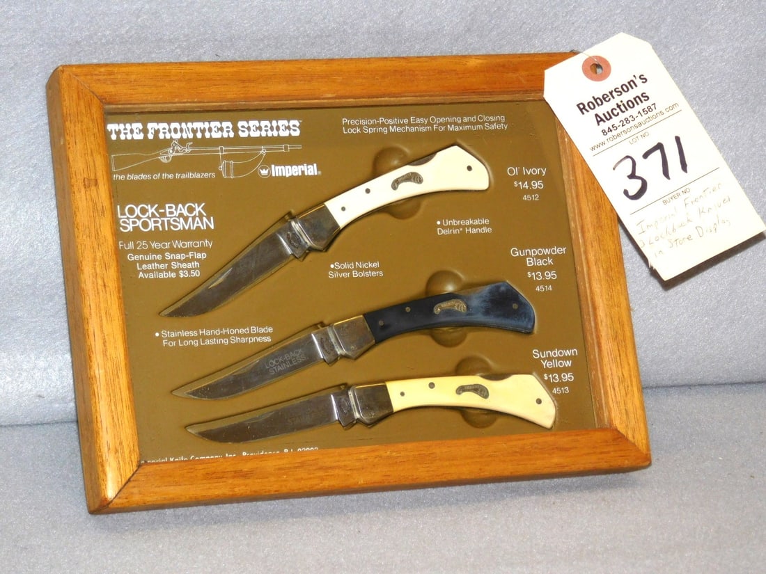 Imperial Frontier 3 Lockback Knife Display (1 of 2)