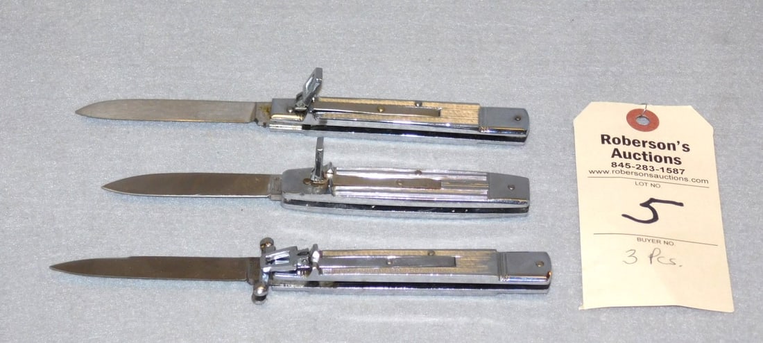 3 - Bonsa Leverlock Automatic Knives: 3 - Bonsa Leverlock Automatic Knives w/ Swing Guards in VG Cond.: 1 - 4 in.; 1 - 4 3/8in.; 1 - 4 3/8in.