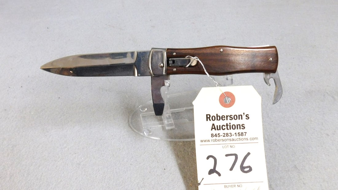 Mikov Lever Lock Camper Dagger (1 of 2)