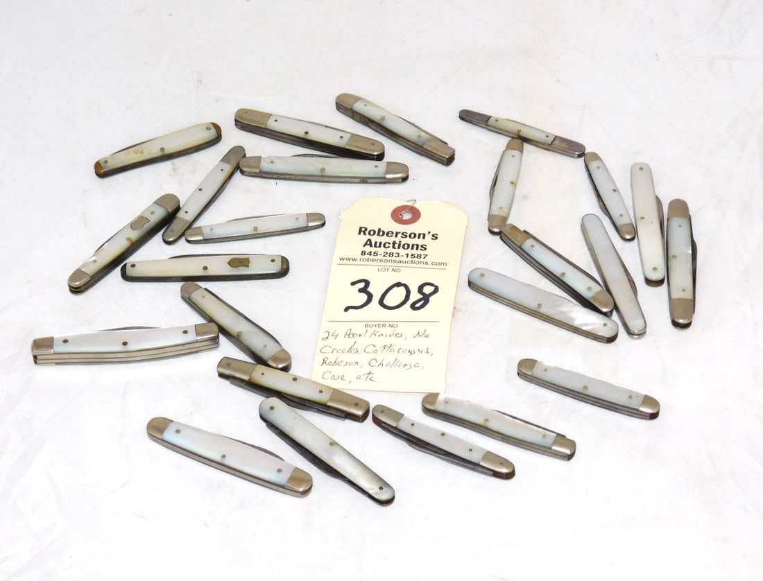 24 - MOP Gent's Knives: Variety of 24 Mother of Pearl Gent's Knives From Makers Such as Cattaraugus, Robeson, Miller Bros., Challenge, Union, Case, Etc., No Cracks In VG Cond. Range in Sz.from 2 1/2"- 3 1/2"
