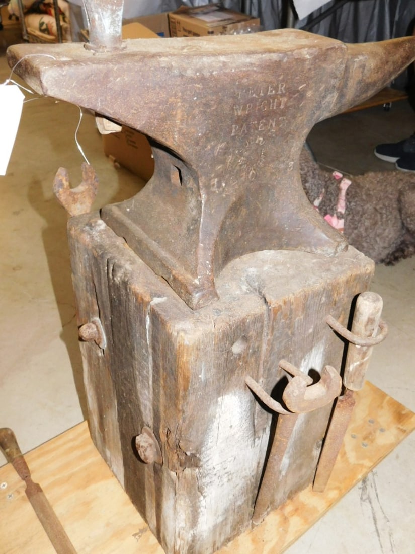Early Iron Peter Wright Blacksmith Anvil - 2