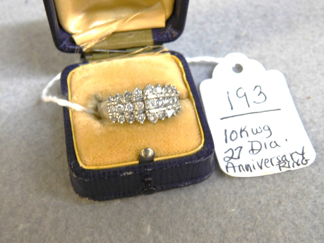 10Kwg 27 Diamond Lady's Anniv. Ring (1 of 1)