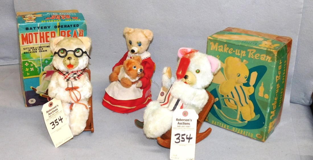 Lot of 3 Battery Operated Bear Toys: Lot of 3 Battery Operated Bear Toys incl. a Working "Makeup Bear; Non-Working Mama Bear w/Baby; Knitting Mother Bear (Works Fair) - Boxes: 10x7 1/2x5'" ; 10x8x5"; 1 - No Box