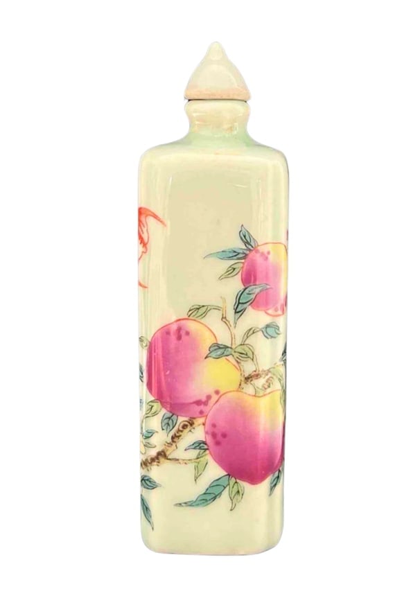 OLD CHINESE SNUFF BOTTLE WITH MARKINGS (1 of 2)