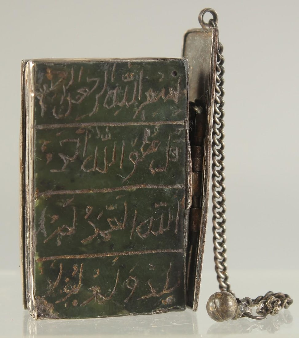 MUGHAL JADE AMULET WITH PANJ SURAH – ENGRAVED JADE WITH SILVER MOUNTS 6 CM X 4 CM: MUGHAL JADE AMULET WITH PANJ SURAH – ENGRAVED JADE WITH SILVER MOUNTS 6 CM X 4 CMA FINE MUGHAL PERIOD JADE AMULET INSCRIBED WITH THE PANJ SURAH, COMPRISING FIVE QURANIC CHAPTERS CAREFULLY ENGRAVED I