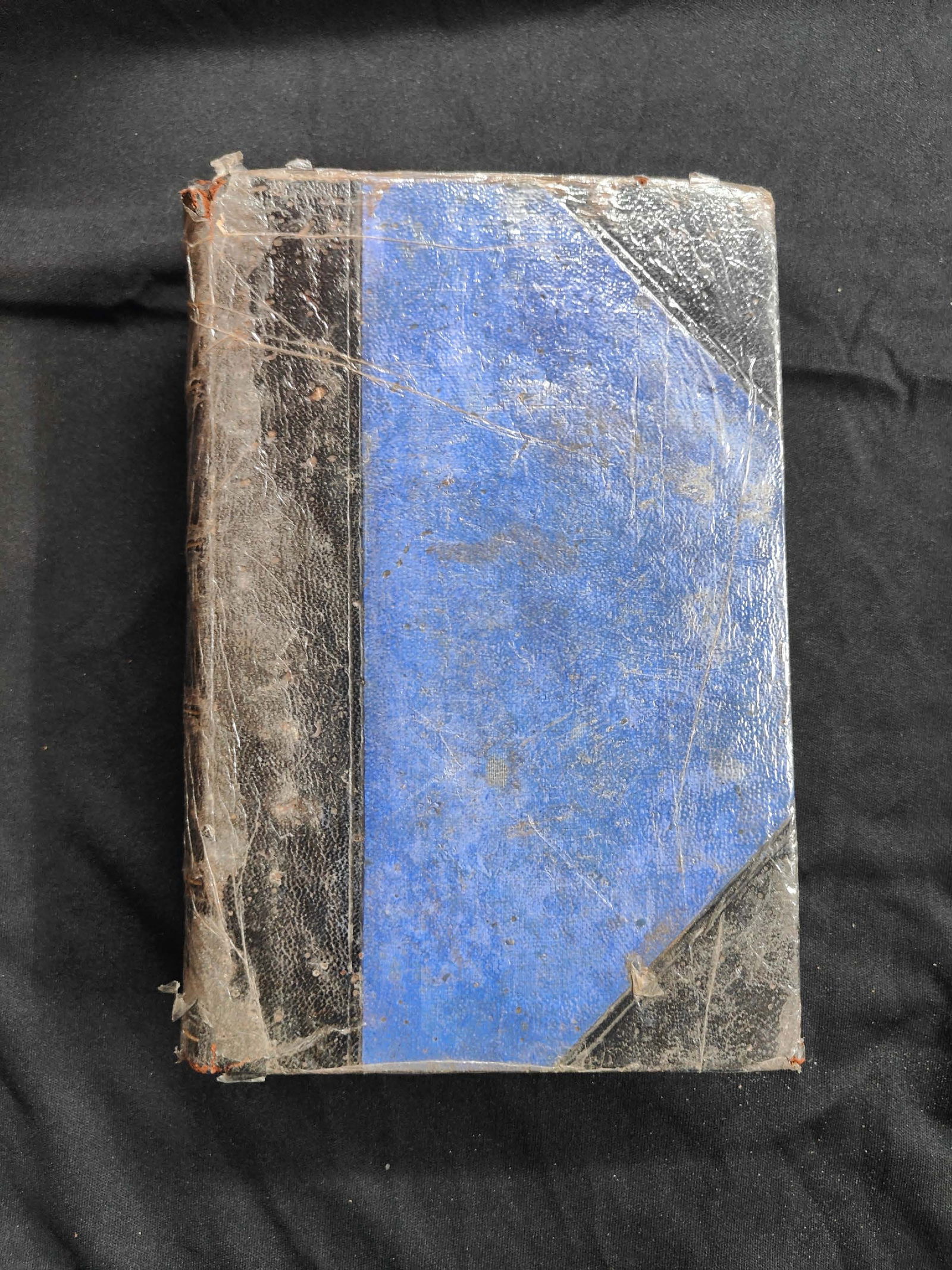 THE ARABIAN NIGHTS VOL Il: THE ARABIAN NIGHTS VOL ll THE SECOND VOLUME CONTINUES THE UNFOLDING OF SHAHRAZAD’S NARRATIVES, FEATURING FURTHER RICH ADVENTURES INCLUDING “THE SEVEN VOYAGES OF SINBAD THE SAILOR,” AS WELL