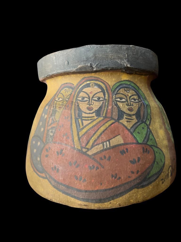 JAMINI ROY (1887-1972) — HAND-PAINTED FOLK POT WITH FIGURAL AND BIRD MOTIFS - 2