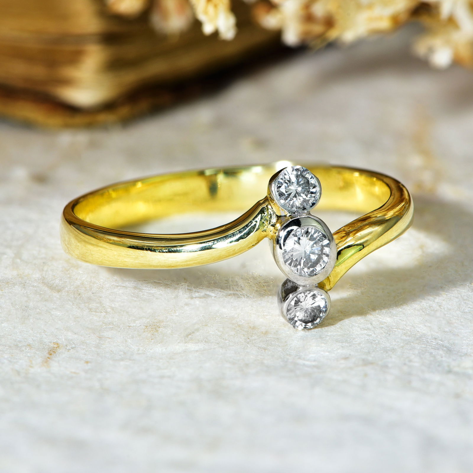 18ct Gold 3 Diamond Ring (1 of 5)