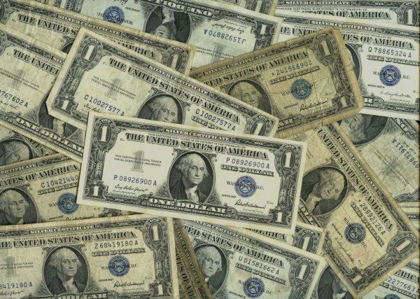Lot of 20 Circulated $ 1 Silver Certificates: A lot with 20 $ 1 silver certificate $ 1 dollar bills.-All of our lots are US Asset Forfeiture & Seizures Acquisitions. Fresh to the market items, non auction circuit merchandise. Investment opportuni