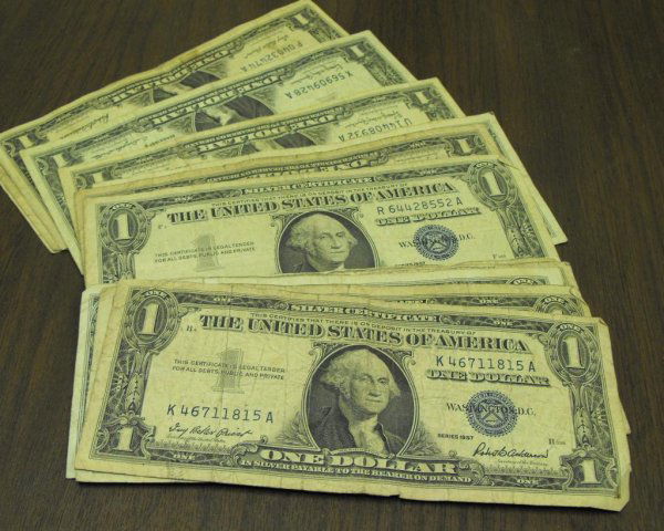 Lot of 20 Circulated $ 1 Silver Certificates: A lot with 20 $ 1 silver certificate $ 1 dollar bills. .All of our items are Official US Asset Forfeiture & Seizures acquisitions. They are not privately held items. They may have belonged to bankrupt