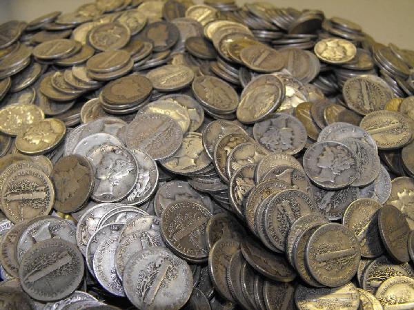 Lot of 200 Mercury Dimes- $400-650 Book Value: A lot of early date to 1940's Mercury dimes- All rate at good or better. Starting bid at melt- items valued $ 300-550
